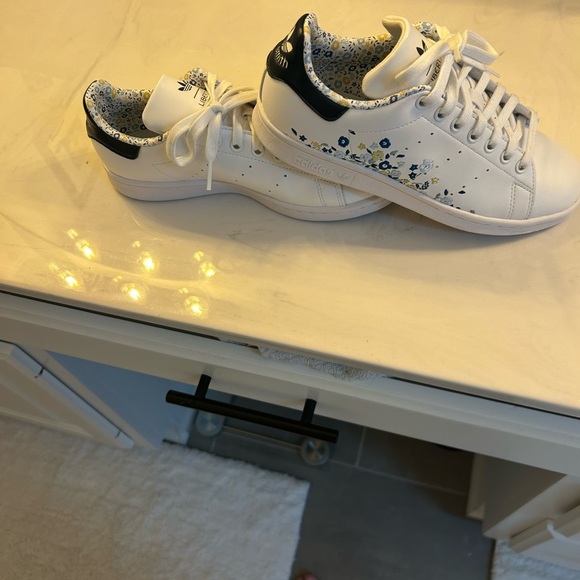 adidas White Floral Stan Smith Sneakers with Blue and Yellow Accents - Picture 3 of 5